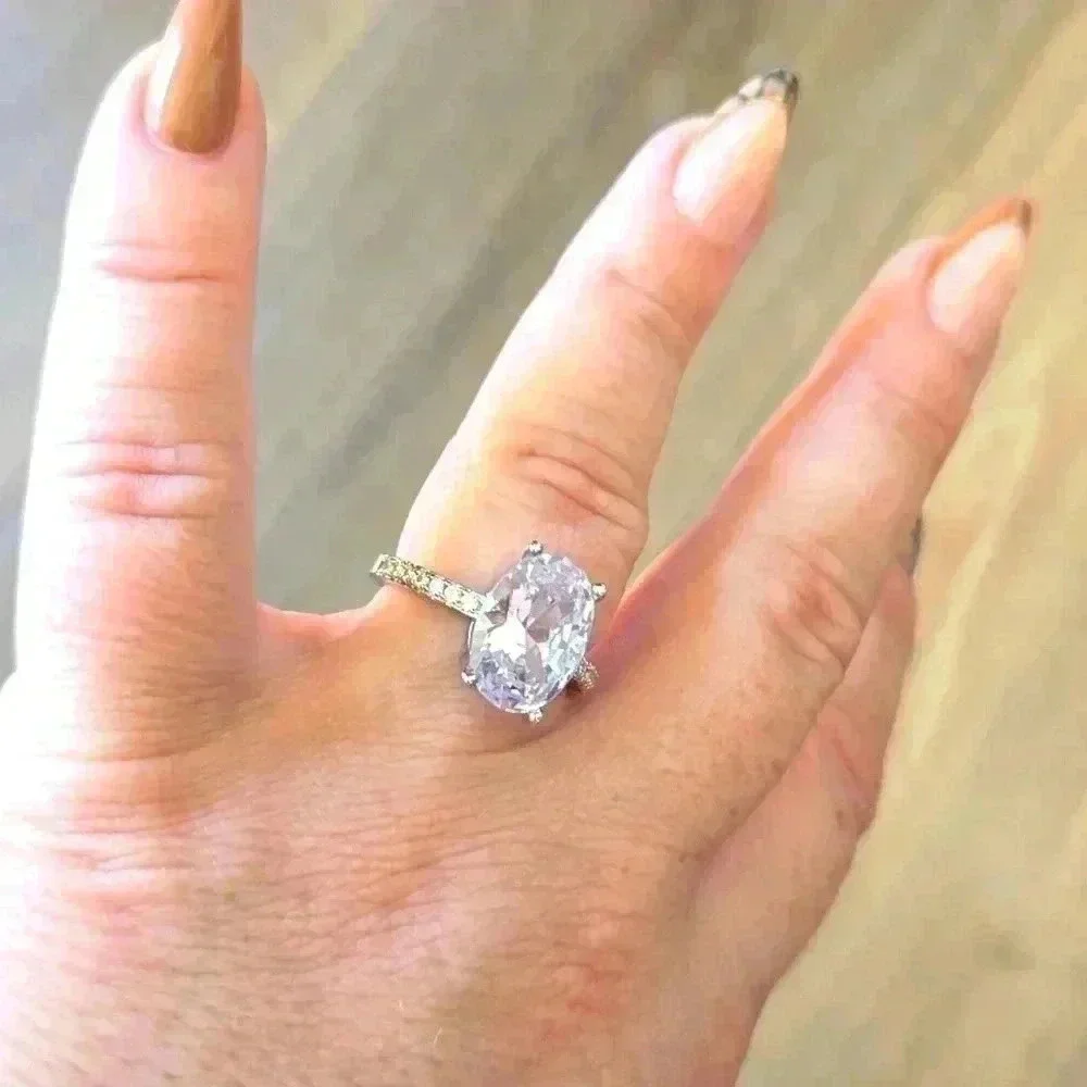 N/A stunning oval‑cut